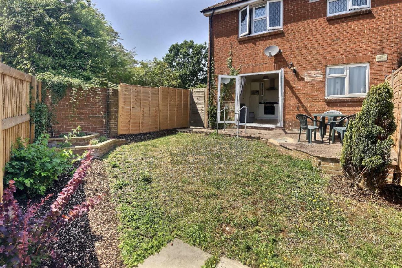 Home-From-Home - Self Catering Garden Apartment, Waterlooville Exterior photo