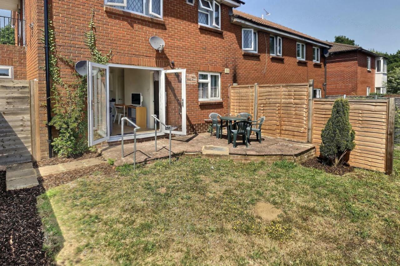 Home-From-Home - Self Catering Garden Apartment, Waterlooville Exterior photo