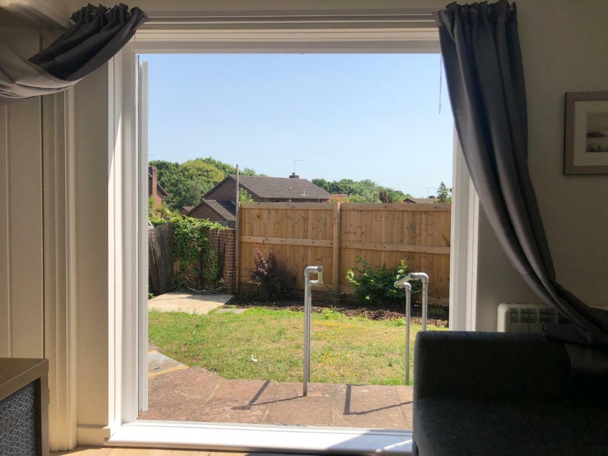 Home-From-Home - Self Catering Garden Apartment, Waterlooville Exterior photo