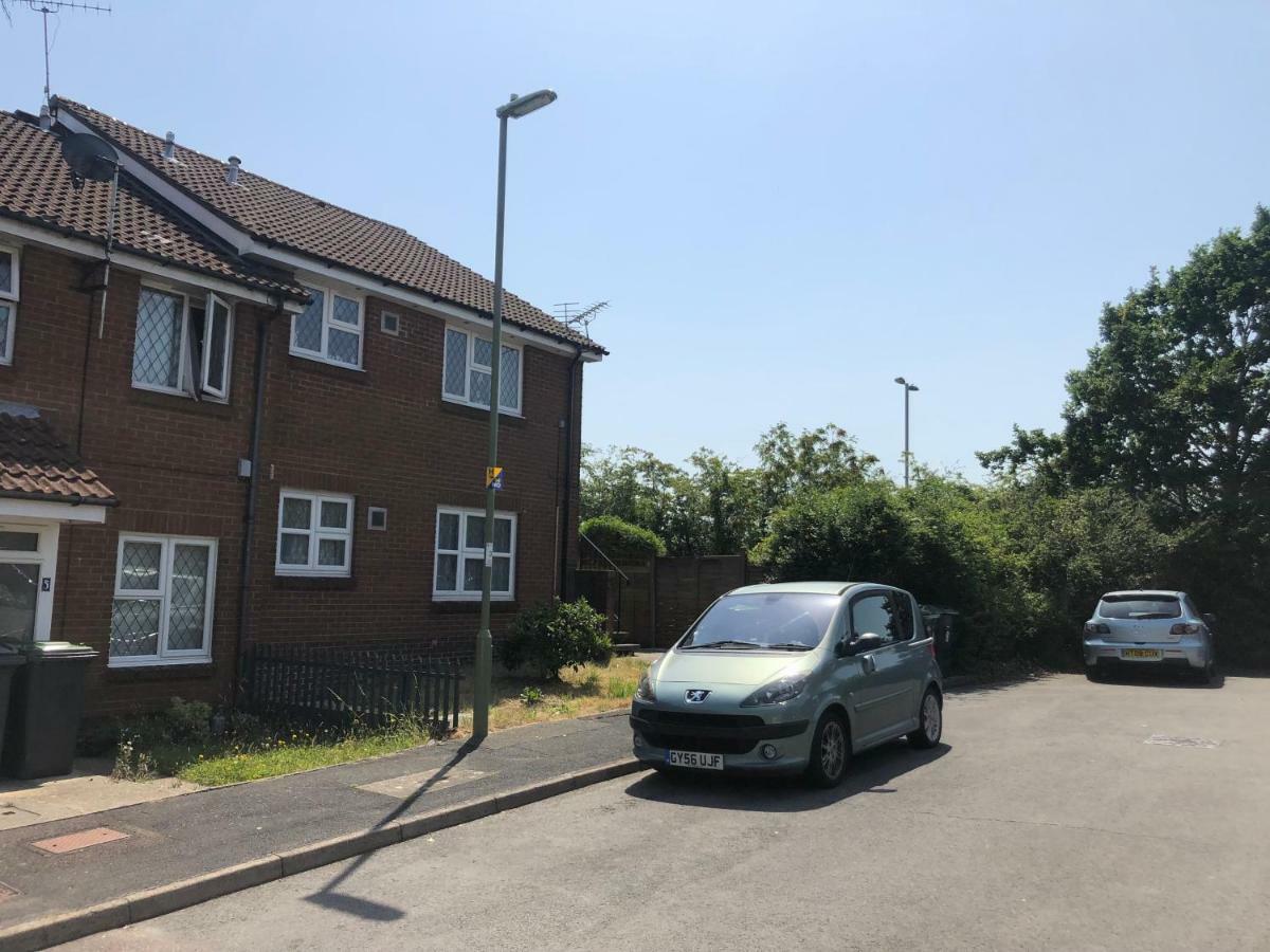 Home-From-Home - Self Catering Garden Apartment, Waterlooville Exterior photo