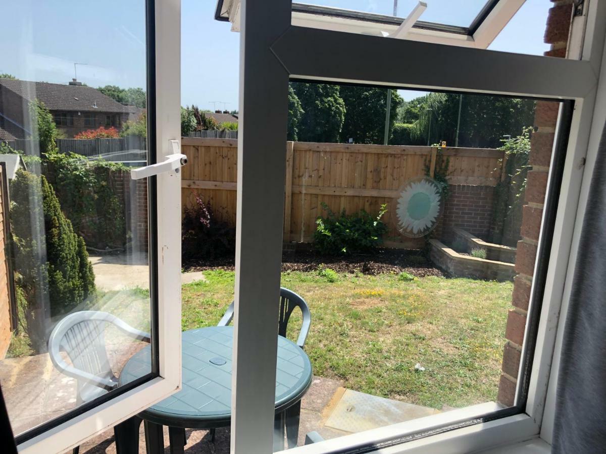 Home-From-Home - Self Catering Garden Apartment, Waterlooville Exterior photo